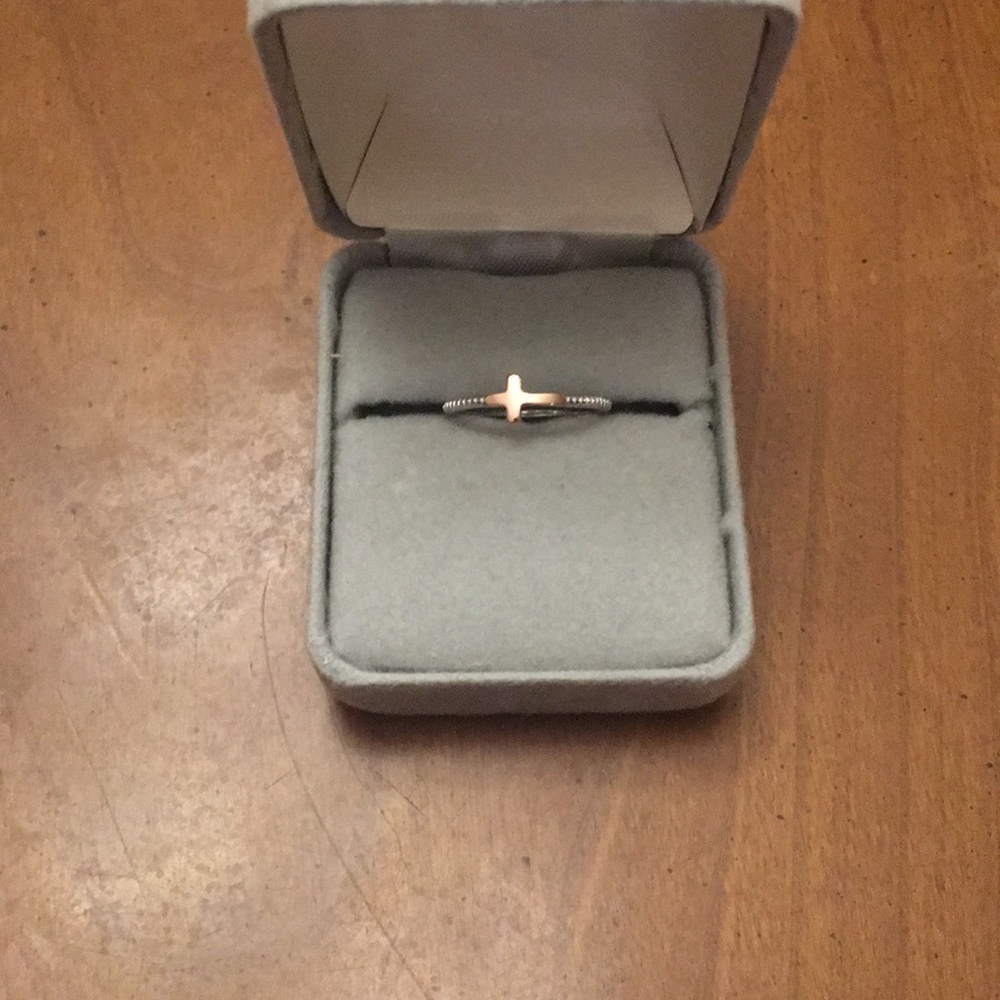 STERLING SILVER AND ROSE GOLD PLATED CROSS RING